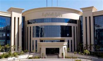 الداخلية تكشف حقيقة فيديو تضمن ادعاء سيدة بقيام الأجهزة المعنية بهدم عقارها بالسويس