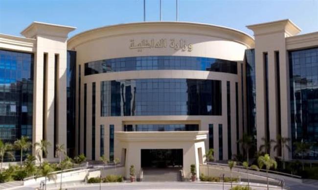 الداخلية تكشف حقيقة فيديو تضمن ادعاء سيدة بقيام الأجهزة المعنية بهدم عقارها بالسويس