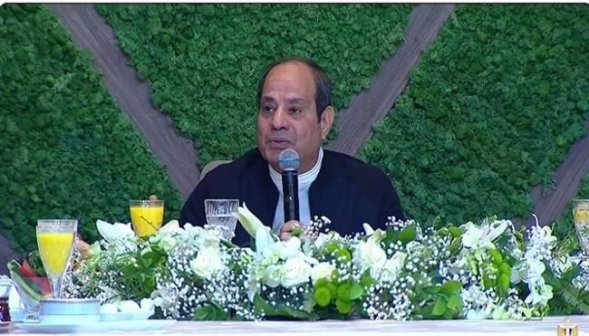 الرئيس السيسي: مواقع التواصل الاجتماعي دردشة بين الناس.. وتعكس مستوى التعليم والوعي