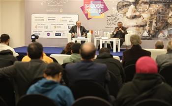 آدم فتحي: الشعر بحث دائم عن المعنى