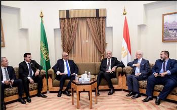 وزير العمل يعقد لقاءً مع ممثلي الجالية المصرية والمستثمرين بمقر القنصلية المصرية في جدة