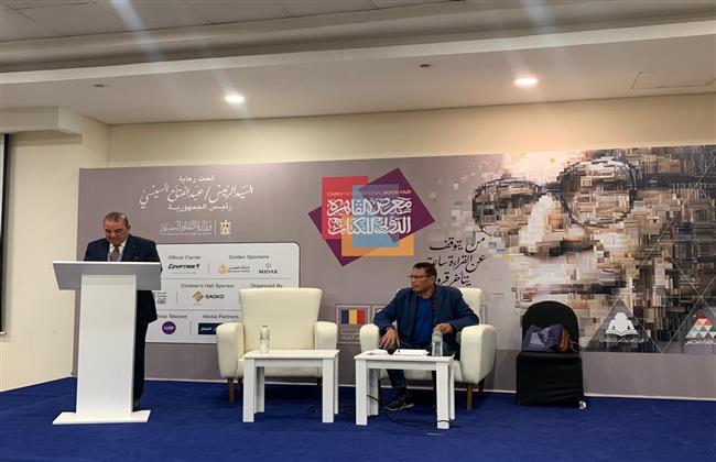 أمسية شعرية تجمع أجيالًا ومدارس متعددة في «ديوان الشعر» بمعرض القاهرة للكتاب