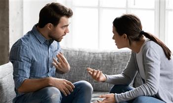 لا تنخدعي بالمظهر.. سلوكيات تدل على ضعف ثقة الرجل بنفسه