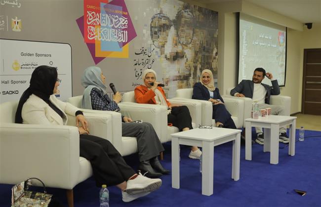 إسراء النمر: قصيدة النثر مشغولة بالخطاب الإنساني والمأزق البشري لا بالزخرفة أو الادعاء