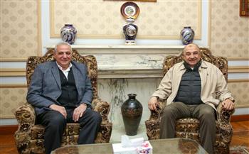 خلال زيارته لشركة الغزل والنسيج.. وزير قطاع الأعمال العام يلتقي محافظ الغربية