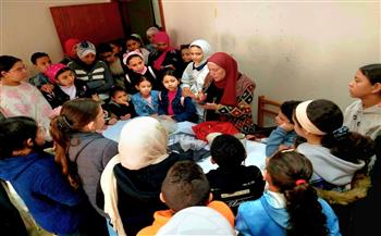 الرسم بالمعجون في ورشة لتنمية المواهب خلال إجازة نصف العام بطنطا