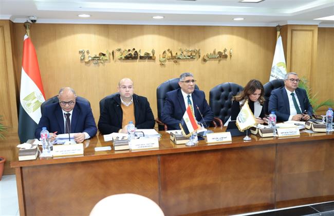 محافظ الجيزة: إنشاء 348 بالوعة إضافية لتصريف مياه الأمطار بالشوارع الحيوية وتجهيز مخرات السيول