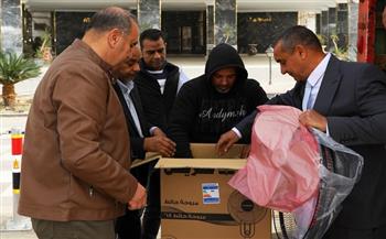 محافظ أسوان يشيد بمبادرة توزيع أجهزة كهربائية على المدارس بقرى "حياة كريمة"
