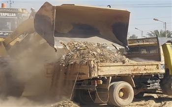 محافظ قنا: رفع 20 طن مخلفات وتمهيد طريق العقب بقوص