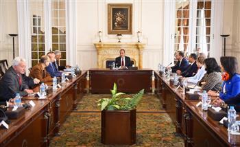 وزير الخارجية يلتقي أعضاء اللجنة الوطنية لآلية مراجعة النظراء الأفريقية