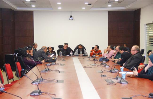 «حفلة الإنس والجن» تفتح أسئلة الوجود والخيال في ملتقى الإبداع بمعرض الكتاب