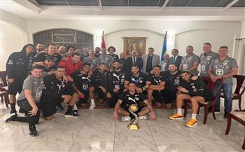 سفيرة مصر في رواندا تستقبل أبطال اليد وتكرمهم بعد التتويج ببطولة أفريقيا