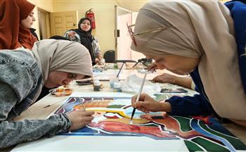 «ألوان الفيوم تحكي حكايتها على البورسلين».. مقتطفات حرفية تواصل إبداعها بثقافة الفيوم 