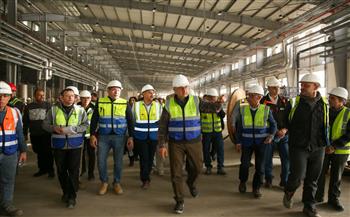 وزير قطاع الأعمال يتفقد المرحلة الثانية من تطوير شركة غزل المحلة