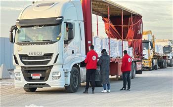 قافلة "زاد العزة" الـ108 تدخل إلى الفلسطينيين في قطاع غزة