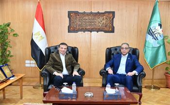 محافظ الفيوم يستقبل وزير الزراعة في مستهل زيارته للمحافظة لتفقد عدد من المشروعات 