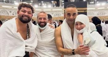 نجوم الفن يبدأون العام الجديد بأداء مناسك العمرة