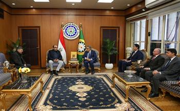 وزير قطاع الأعمال يلتقي محافظ الدقهلية في مستهل زيارته للمحافظة لتعزيز التعاون في عدد من الملفات