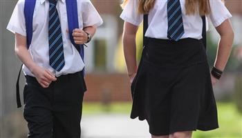 جهاز حماية المنافسة يثبت مخالفة 18 مدرسة في سوق الزي المدرسي