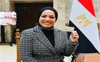 آية عبد الرحمن مذيعة دولة التلاوة تتسلم كارنيه عضوية مجلس النواب