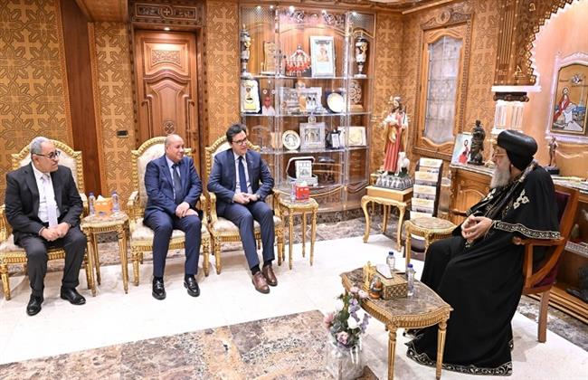 البابا تواضروس يستقبل وزير الثقافة للتهنئة بالعيد