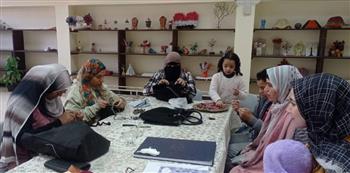 ورشة تعليم الكروشيه بقصر ثقافة برج العرب