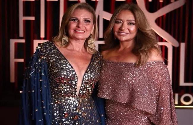 يسرا تهنيء ليلى علوي بعيد ميلادها