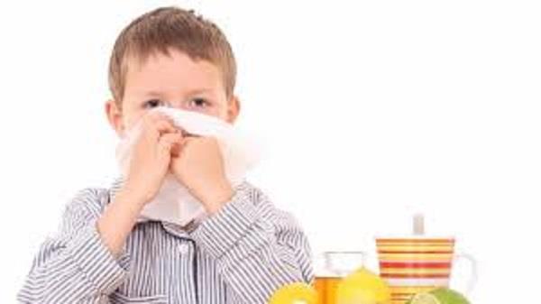 لحماية طفلك من نزلات البرد.. أنظمة غذائية تقوي مناعته وتبعده عن الأمراض| خاص