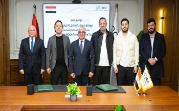 رئيس اقتصادية قناة السويس يوقع عقد شركة “أوروجلو مودا تكستايل” التركية لإقامة مصنع للملابس الجاهزة بالقنطرة 