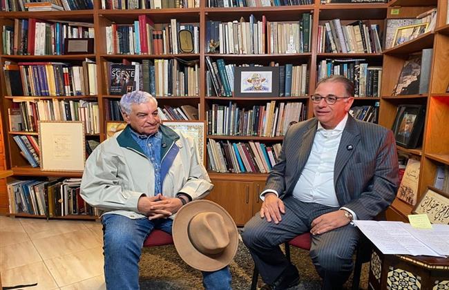 الصالون الثقافي للمصريين بالخارج يحاور الدكتور زاهي حواس وزير الآثار الأسبق