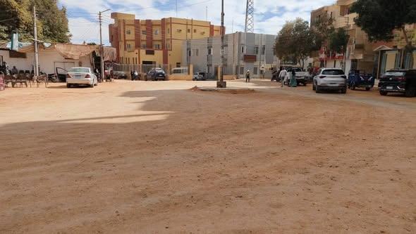  لرفع كفاءة الطرق الداخلية وتطوير الخدمات بمدينة الخارجة في الوادي الجديد