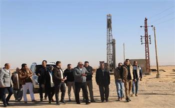 محافظ الوادي الجديد يتابع أعمال الإنشاءات بمركز إنتاج الحرير الطبيعي 