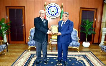 محافظ الدقهلية يستقبل عضو مجلس الشيوخ ورئيس الحزب الناصري للتهنئة بالعام الميلادي الجديد