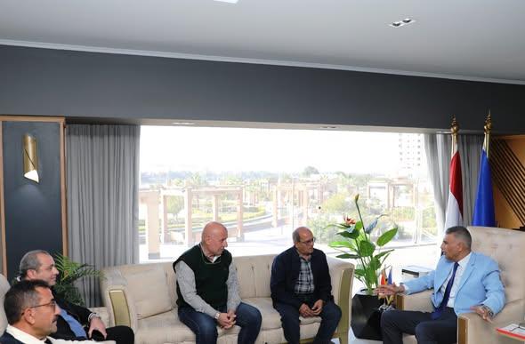 محافظ أسوان يستقبل مجلس إدارة الشركة القابضة لمياه الشرب والصرف الصحي 