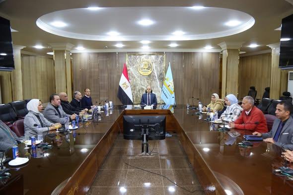  محافظ كفرالشيخ يستعرض الموقف التنفيذي لمشروعات التوسع فى خدمات الصرف الصحي بالمحافظة