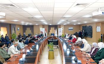 رئيس جامعة المنصورة يكرم أعضاء قافلة "جسور الخير 23" تقديرًا لعطائهم في حلايب وشلاتين وأبو رماد