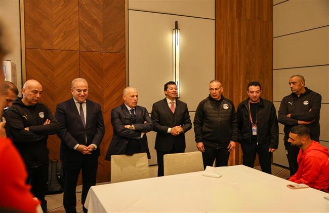 في لقائهم باللاعبين.. وزير الرياضة وأبو ريدة يجتمعون بمنتخب مصر 