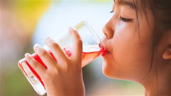 ابعدي طفلك عن الكافيين ومشروبات الطاقة ..لصحة أفضل