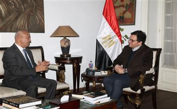 وزير الثقافة يستقبل النائب مصطفى بكري ويثمن تجربة فرقة «أناكوندا» المسرحية