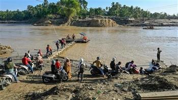 فيديو.. سيول مدمّرة في إندونيسيا تقتل 14 شخصًا