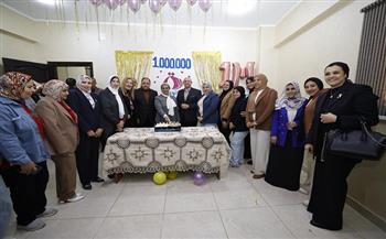 المستشارة أمل عمار تزور فرع  القومي للمرأة ببني سويف وتشيد بمشروع «تحويشة»