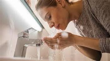 كيف يمنحك غسل الوجه بالماء البارد في الشتاء إشراقة وحيوية؟