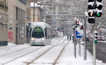 إلغاء مئات الرحلات الجوية والقطارات في أوروبا بسبب تساقط الثلوج