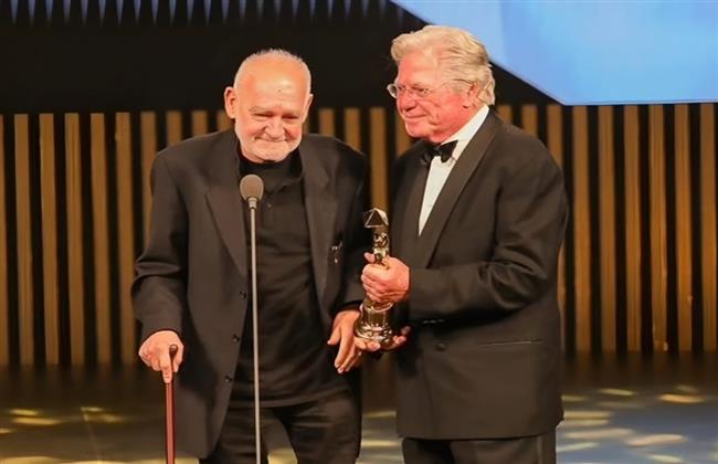 مهرجان القاهرة السينمائي ينعى الأسطورة بيلا تار: وداعًا "فيلسوف الصورة"