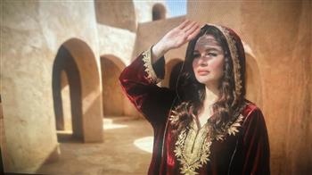 نوال تلفت الأنظار بالقفطان المغربي في أغنيتها الجديدة "مسكرة".. فيديو