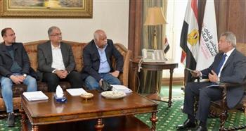 رئيس الأعلى للإعلام يجتمع بأعضاء لجنة "صياغة التوصيات النهائية"