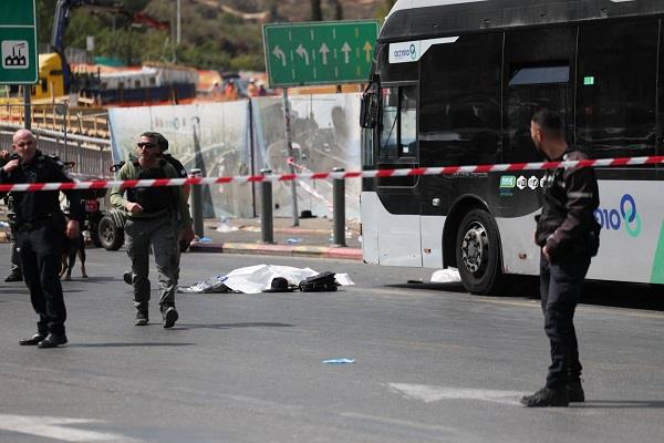 مقتل إسرائيلي وإصابة أربعة آخرين بعد دهس حافلة لمتظاهرين من التيار الحريدي في القدس المحتلة