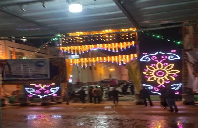 آلاف الأقباط بأسوان يتوافدون على الكنائس لأداء صلاة قداس عيد الميلاد