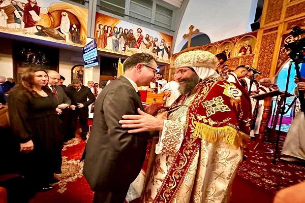 سفير مصر في فيينا يشارك في قداس عيد الميلاد المجيد