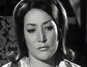 علية عبد المنعم.. من الأم الحنونة إلى السيدة الصارمة